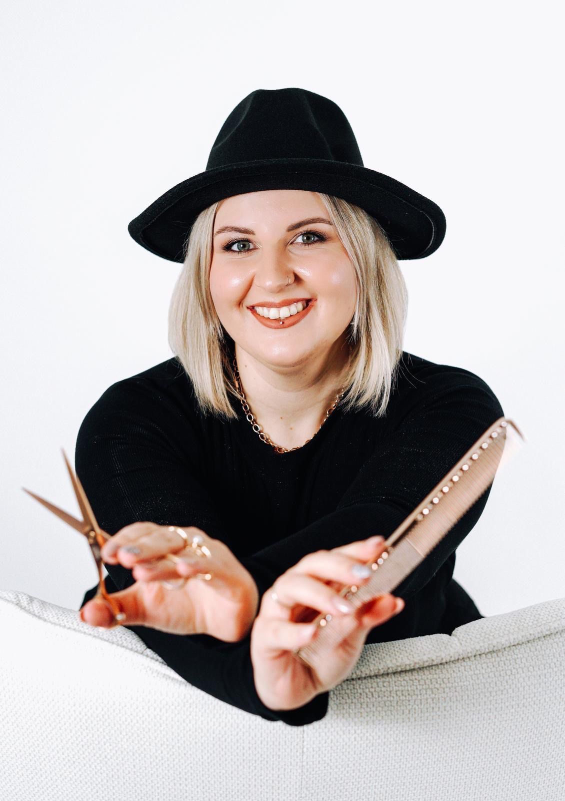 Lisa – Stylistin · Friseurin · Expertin für Haarverlängerungen bei Salon Lena